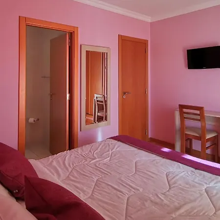 Hebe Peniche Otel Atouguia Da Baleia